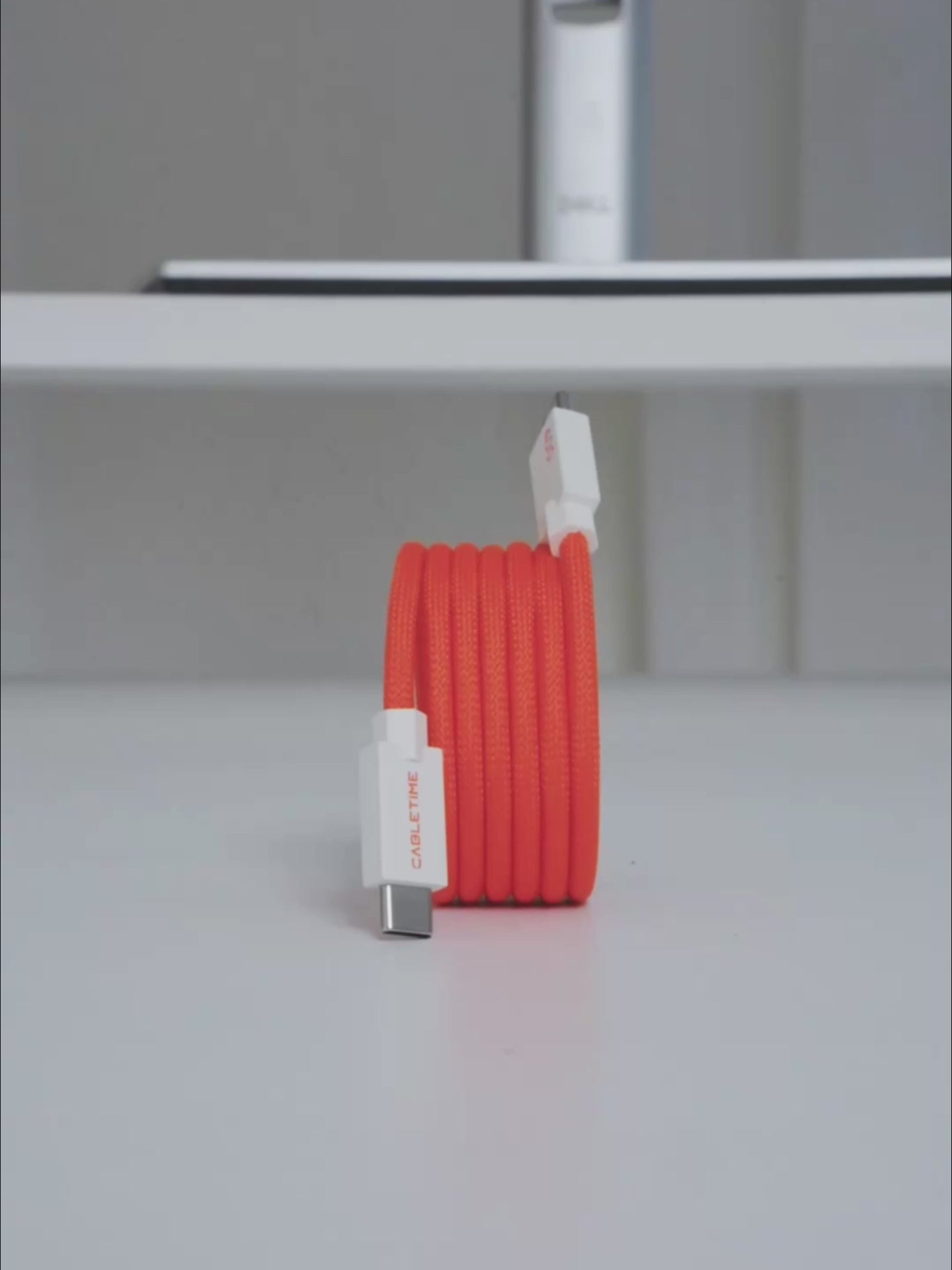 CABLETIME Magnetic-Coil USB4 Cable, 40Gbps, 240W, 8K@60Hz – product view 3 | CU4WH/CU4BH